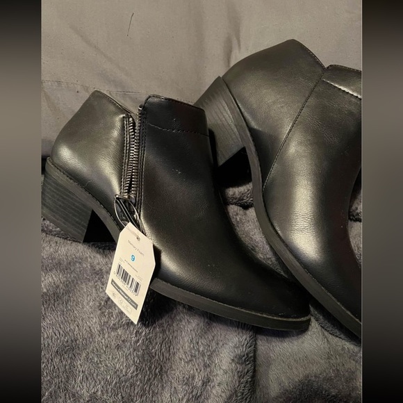 booties - Picture 2 of 2